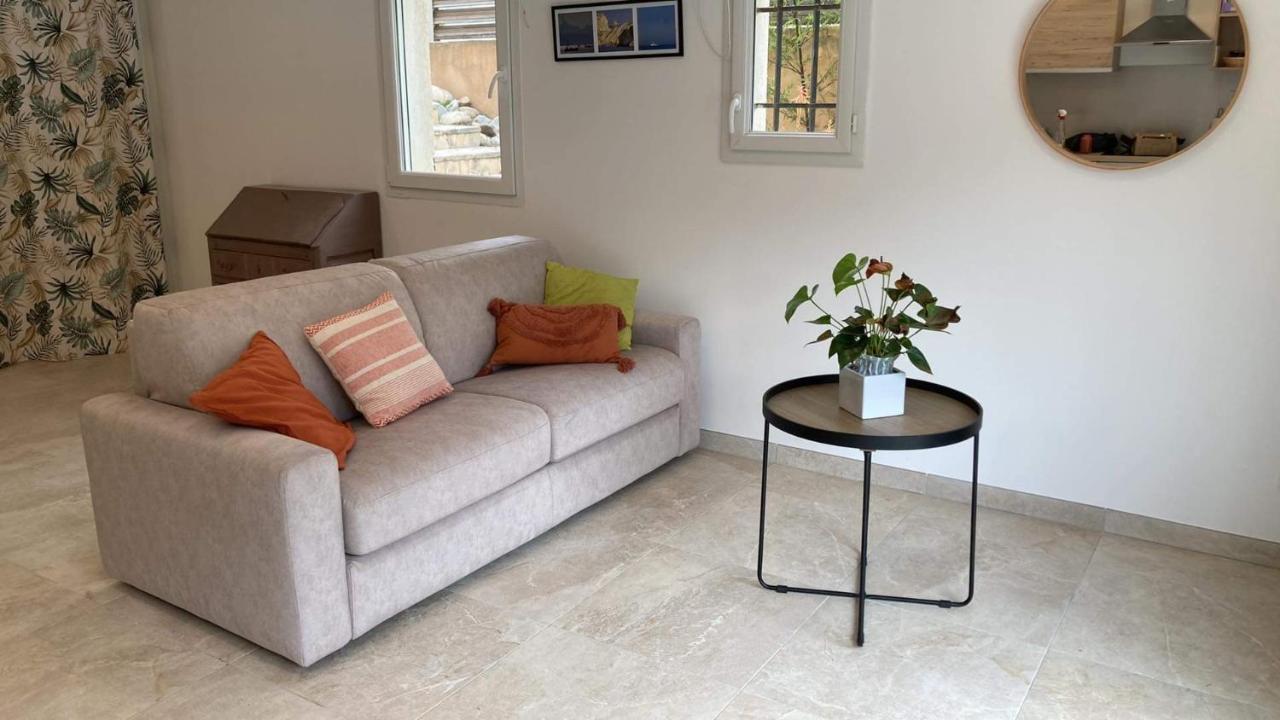 Superbe T2 Dans Entre Calanques Et Colline Appartement Marseille